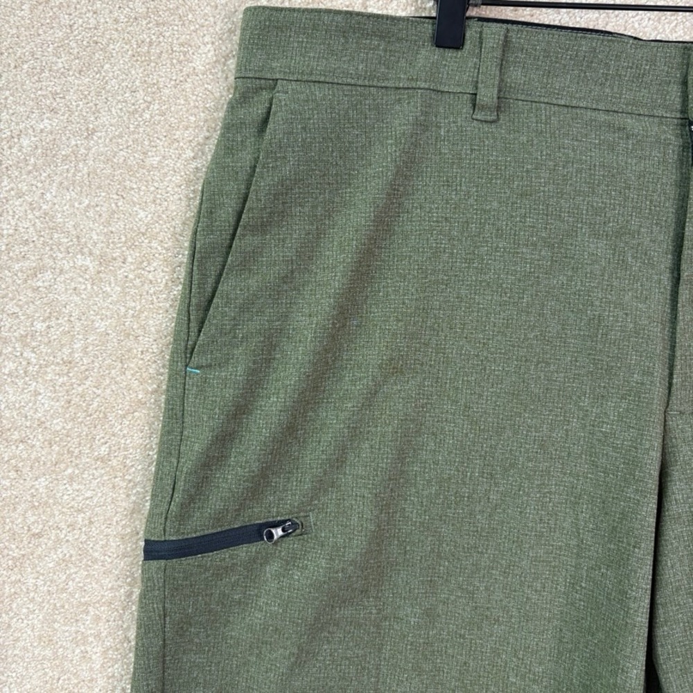 TOMMY BAHAMA Shorts Men's 40 Green Cargo Performance Stretch Golf Outdoor - Picture 2 of 8